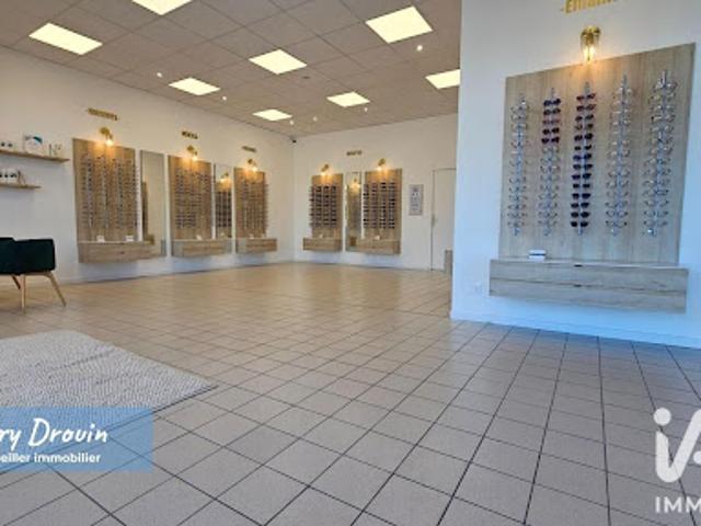 Local Commercial vente à Malesherbes, Le Malesherbois