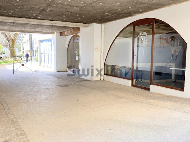 Local Commercial vente à Nîmes, Uzès