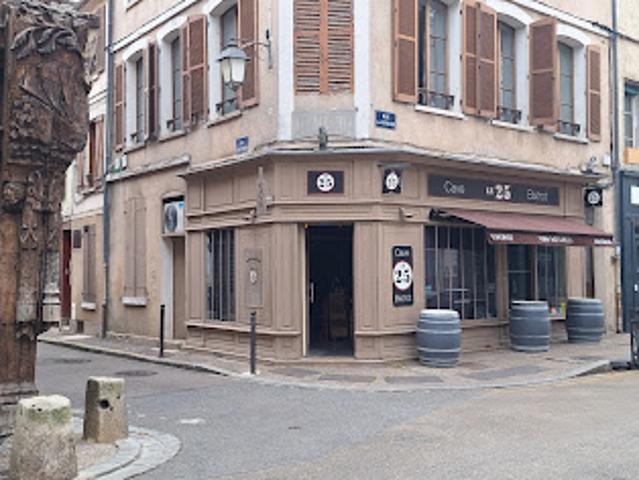 Local Commercial vente à Sens
