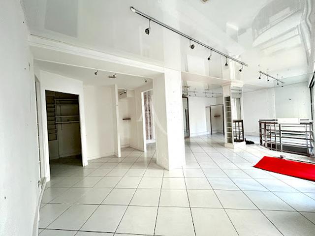 Local Commercial vente à Château-Gontier, Craon
