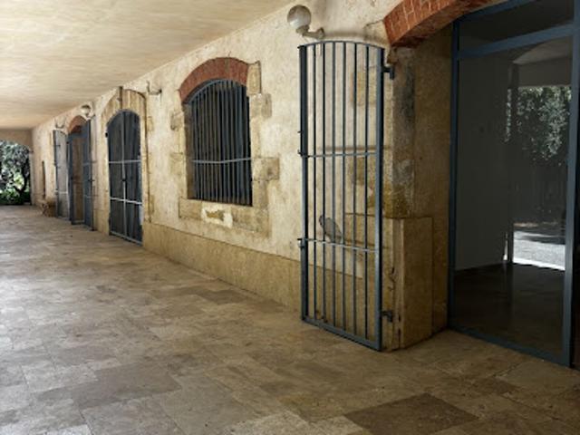 Local Commercial vente à Aix-en-Provence, Pélissanne