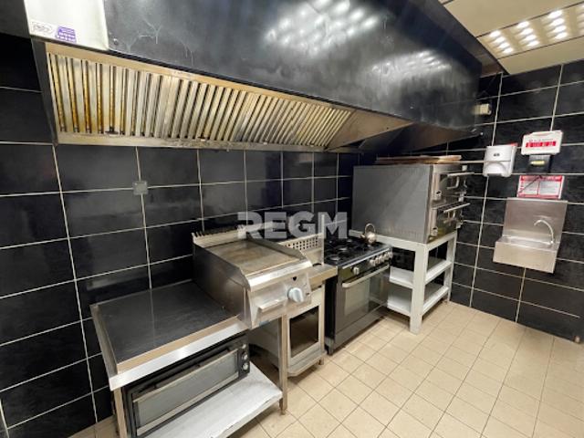 Local Commercial vente à Évreux, Evreux