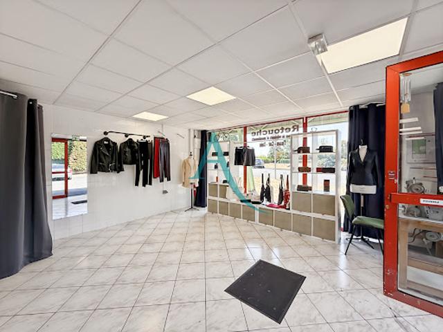Local Commercial vente à Évry, Mennecy