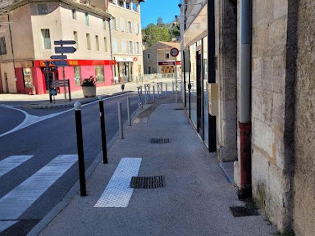 Local Commercial vente à Faubourg Saint-Lazare, Manosque