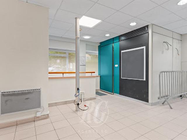Local Commercial vente à Versailles, La Celle-saint-cloud