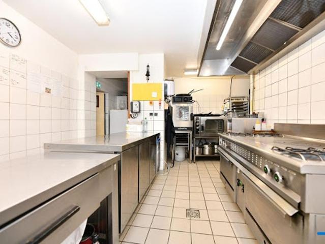 Local Commercial vente à Mauriac, Le Falgoux