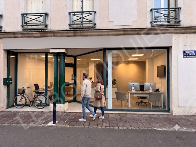 Local Commercial vente à Évry, Petit-bourg