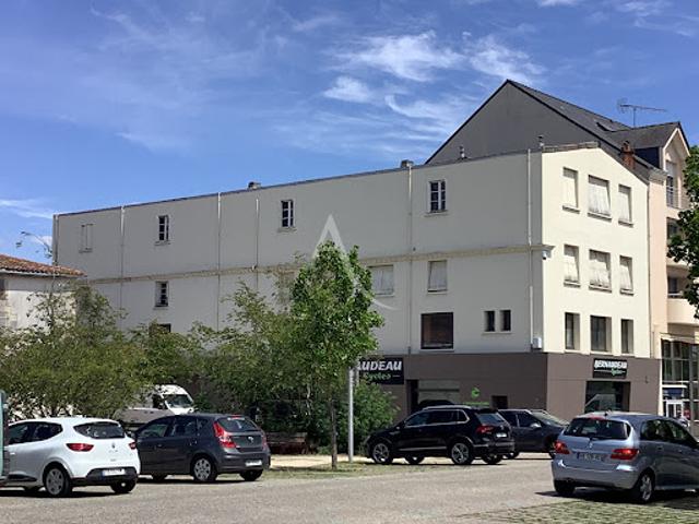 Local Commercial vente à Fontenay-le-Comte, Fontenay-le-comte