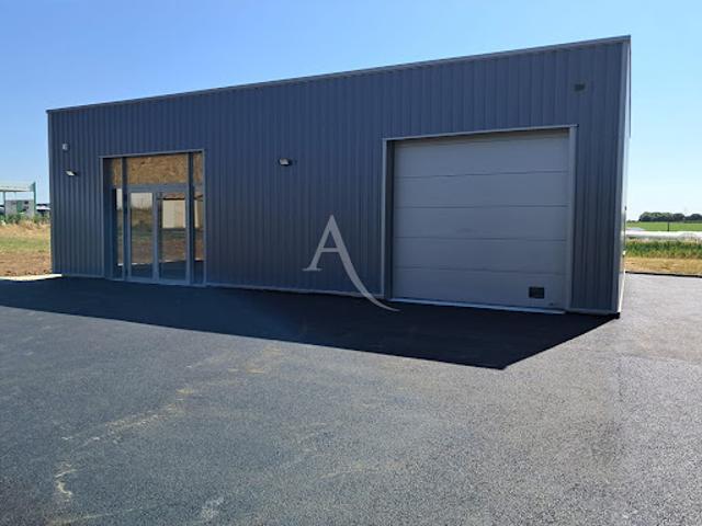 Local Commercial vente à Saint-Jean-d'Angély, Saint-savinien