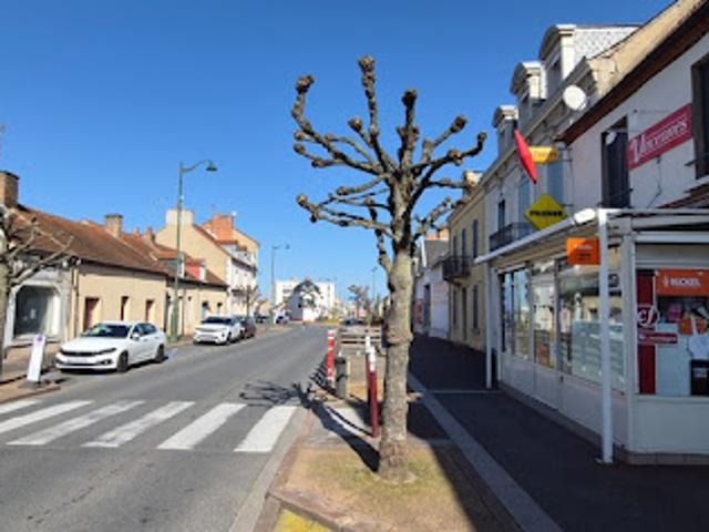 Local Commercial vente à Montluçon, Commentry