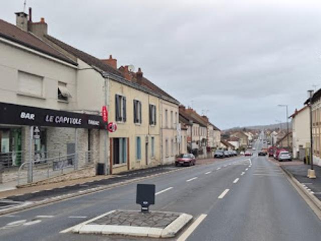 Local Commercial vente à Montluçon