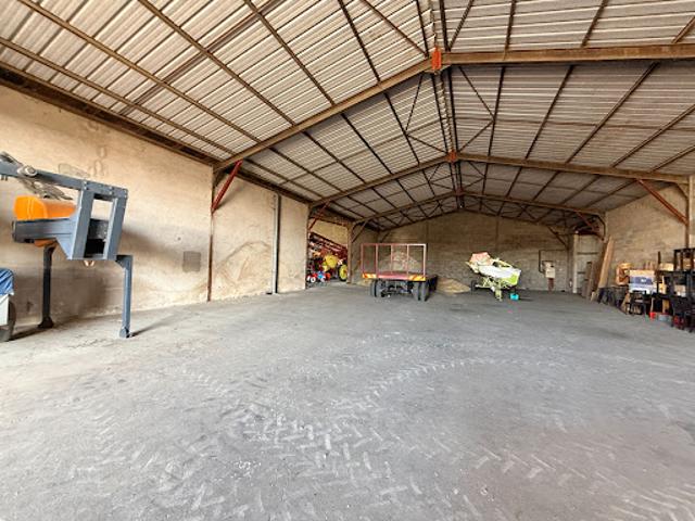 Local Commercial vente à Saumur, Montreuil-bellay
