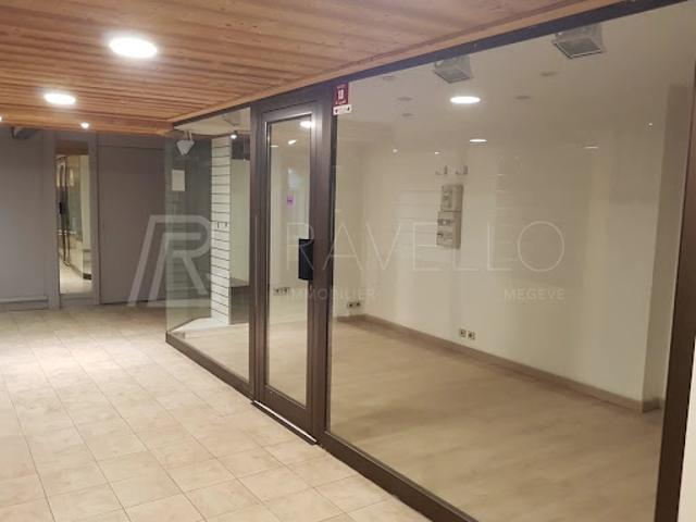 Local Commercial vente à Bonneville, Demi-quartier