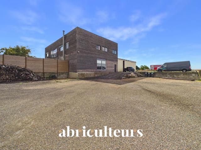 Local Commercial vente à Tremblay-le-Vicomte, Tremblay-les-Villages