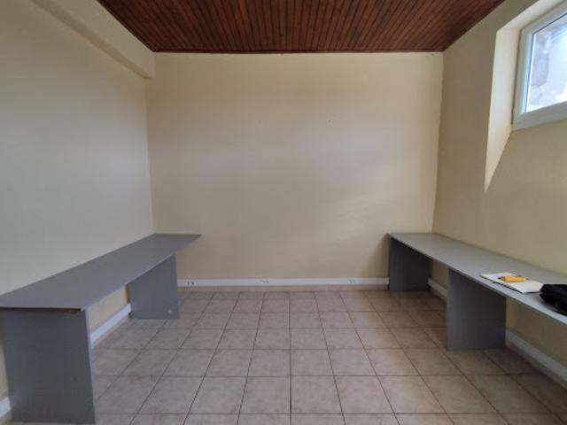 Local Commercial vente à Cahors, Lot