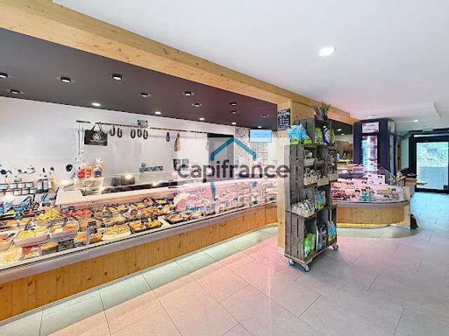 Local Commercial vente à Saint-Rozaire, Valloire