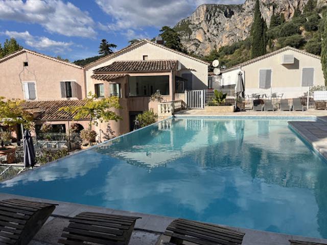 Local Commercial vente à Digne-les-Bains, Moustiers-sainte-marie
