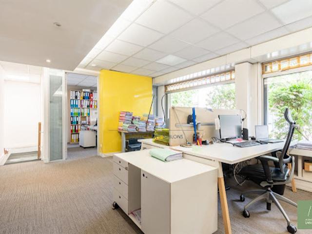 Local Commercial vente à Saint-Germain-en-Laye, Croissy-sur-seine