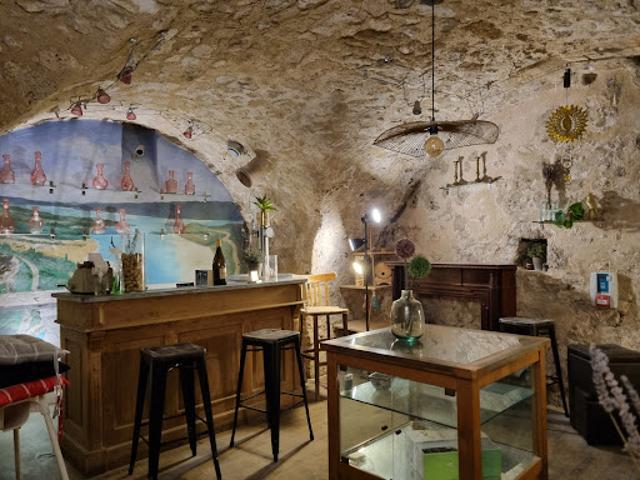 Local Commercial vente à Digne-les-Bains, Moustiers-sainte-marie