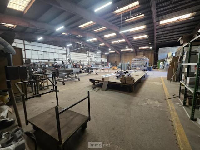 Local Commercial vente à Séraucourt, Bourges