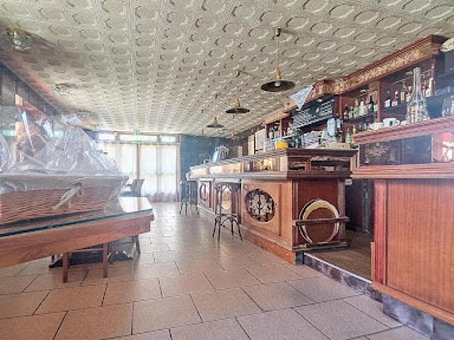 Local Commercial vente à Tarbes, Vic-en-bigorre