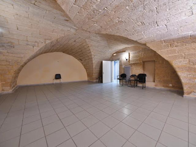 Local Commercial vente à Nîmes, Uzès