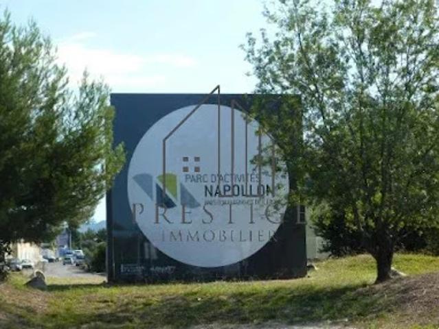 Local Commercial vente à Digne-les-Bains, Château-arnoux-saint-auban