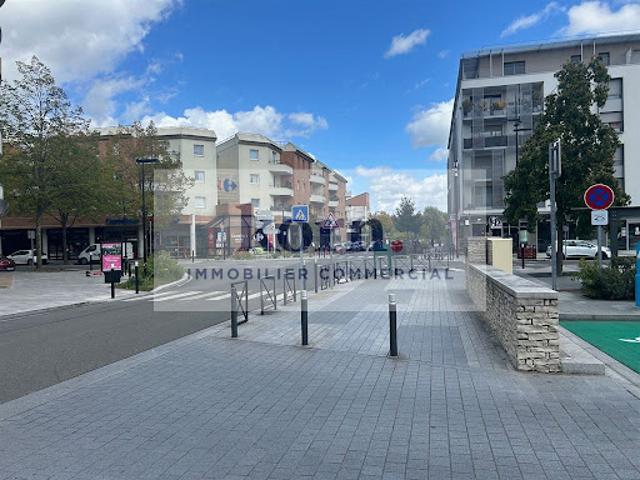 Local Commercial vente à Versailles, Guyancourt