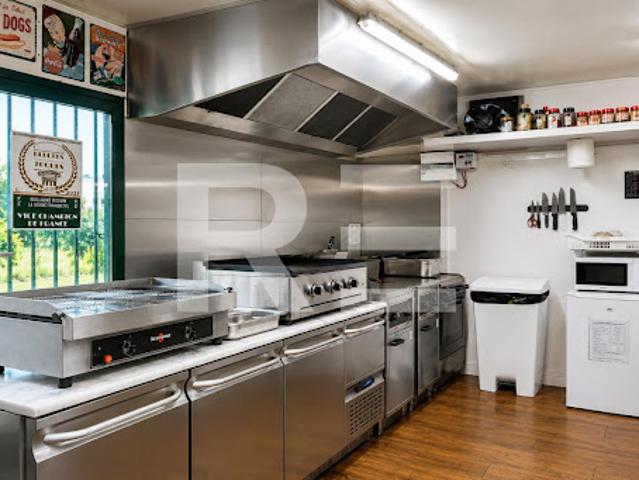 Local Commercial vente à Nîmes, Caveirac