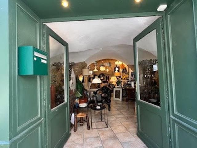 Local Commercial vente à Apt, Lourmarin