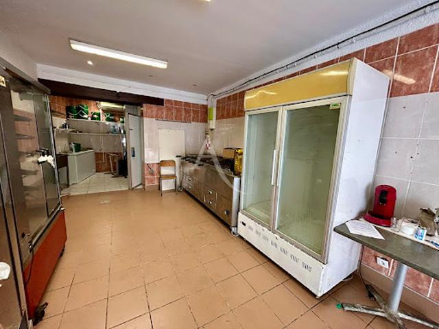 Local Commercial vente à Céret, Elne