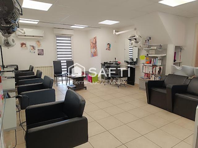 Local Commercial vente à Château-Gontier, Ruillé-froid-fonds