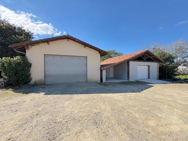 Local Commercial vente à Le Château, Aire-sur-l'adour