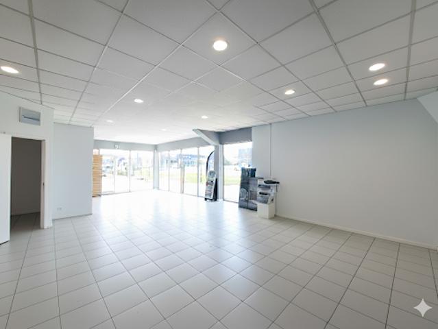 Local Commercial vente à Sens