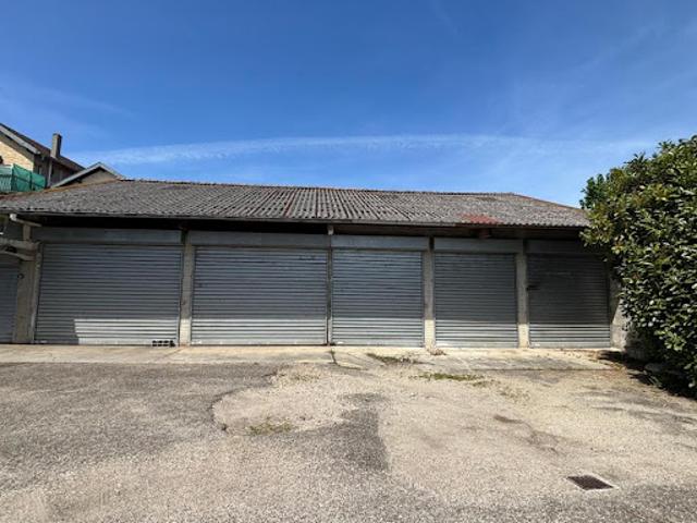 Local Commercial vente à La Tour-du-Pin, Les Avenières