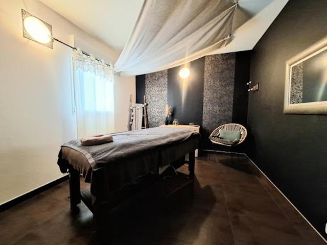 Local Commercial vente à Château-Gontier, Château-gontier