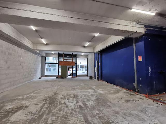 Local Commercial vente à Quartier du Hédas, Pau