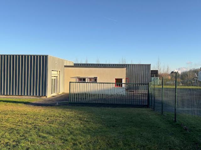 Local Commercial vente à Confolens, Etagnac