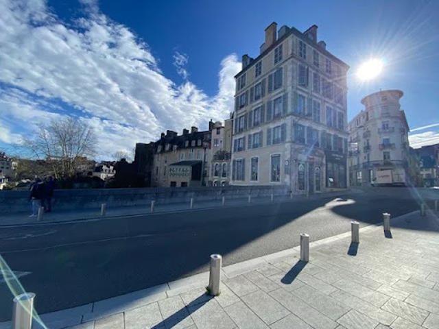Local Commercial vente à Quartier du Hédas, Pau