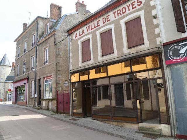 Local Commercial vente à Château-Chinon (Ville), Luzy