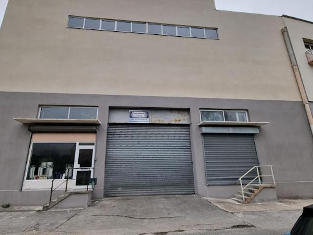 Local Commercial vente à Saint-Germain-en-Laye, Maule