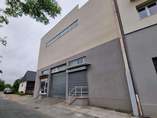 Local Commercial vente à Saint-Germain-en-Laye, Maule