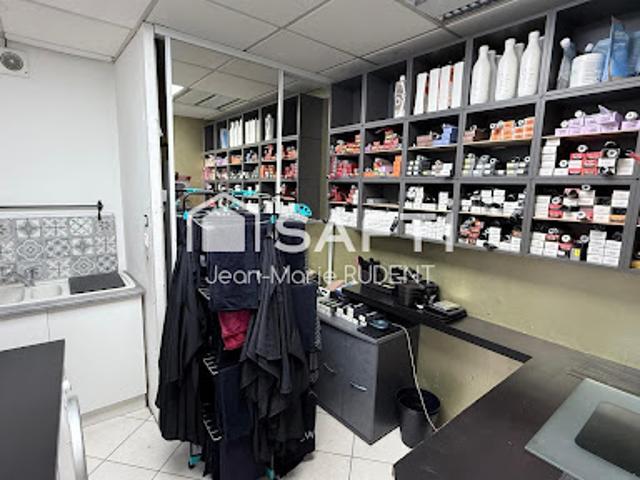 Local Commercial vente à Les Quercelains, La Ville-du-Bois