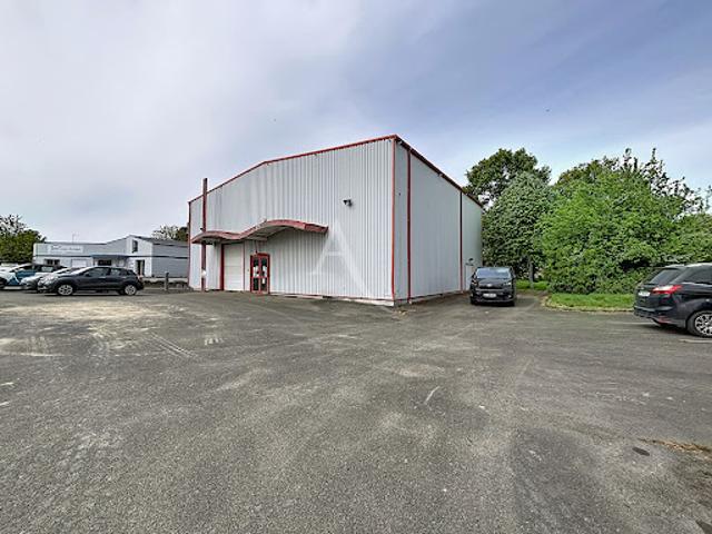 Local Commercial vente à Château-Gontier, Château-gontier