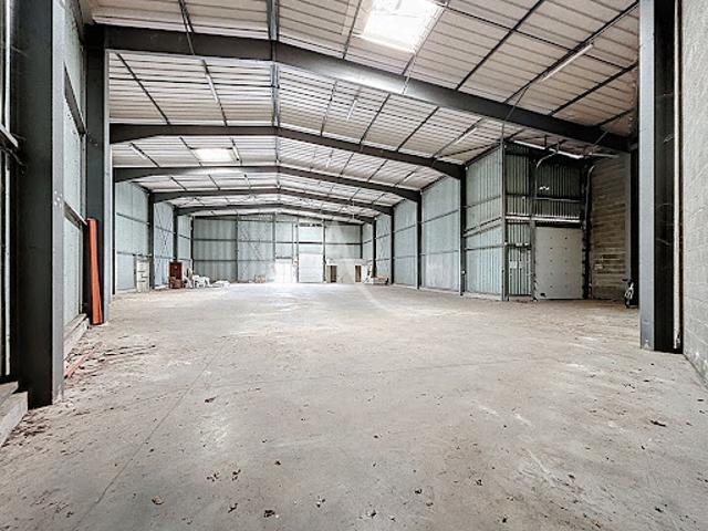Local Commercial vente à Château-Gontier, Château-gontier