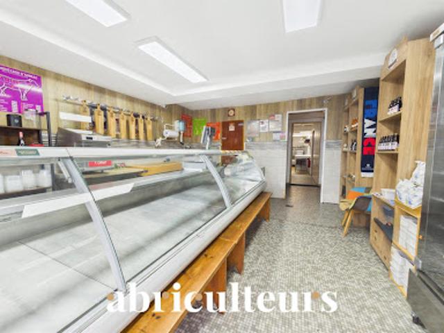 Local Commercial vente à Saint-Jean-d'Angély, Saint-jean-d'angély