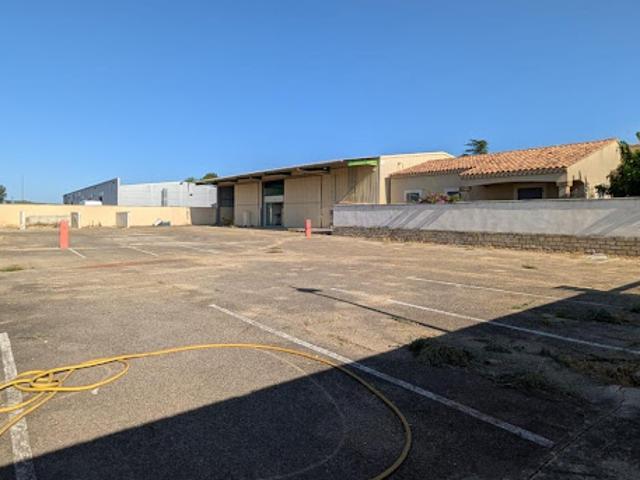 Local Commercial vente à Nîmes, Remoulins