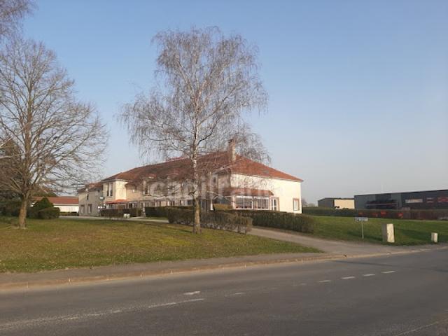 Local Commercial vente à Vouziers