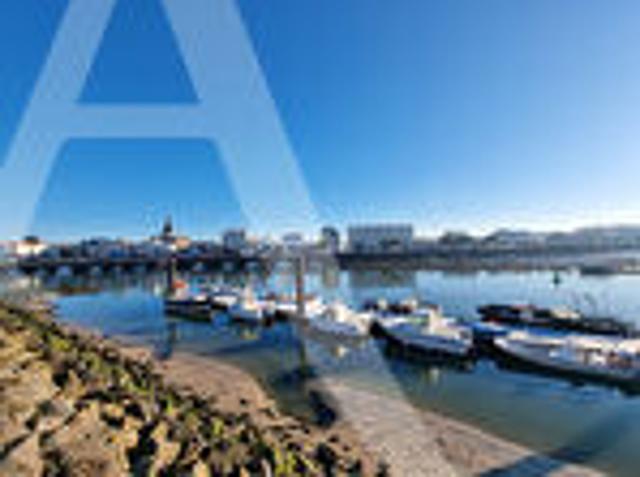 Local Commercial vente à Les Sables-d'Olonne, Saint-gilles-croix-de-vie