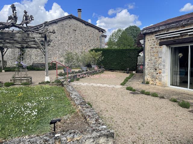 Local Commercial vente à Confolens, Massignac